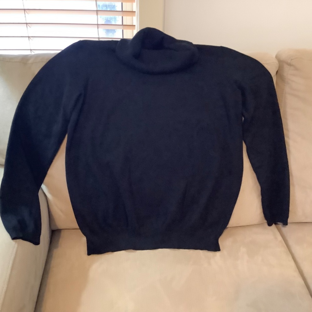 Sweaters - Picture 10 of 16